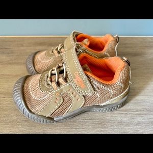 OshKosh B’gosh Toddler Boy Brown Shoes size 7